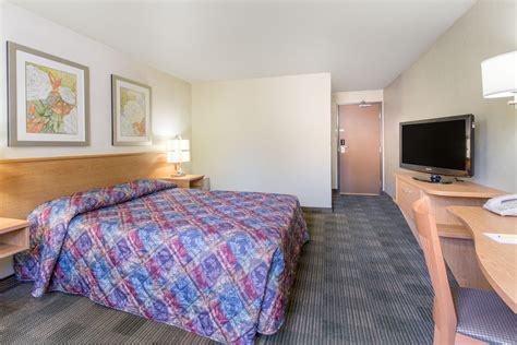 cheap hotel room in olympia lacey area